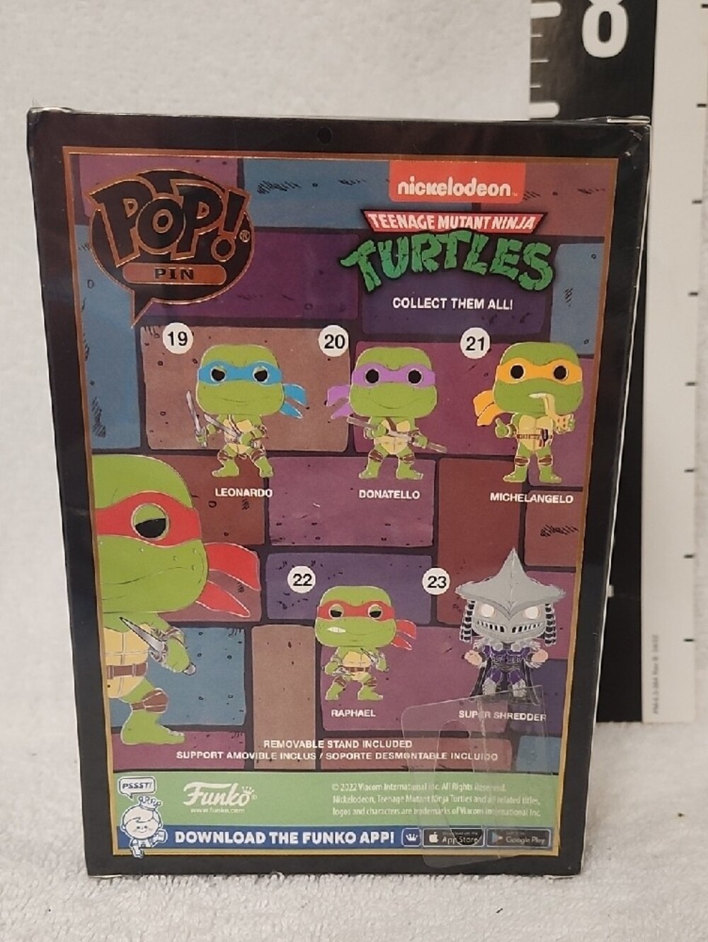 Funko Raphael Enamel Pin - Green & Red - Picture 4 of 6